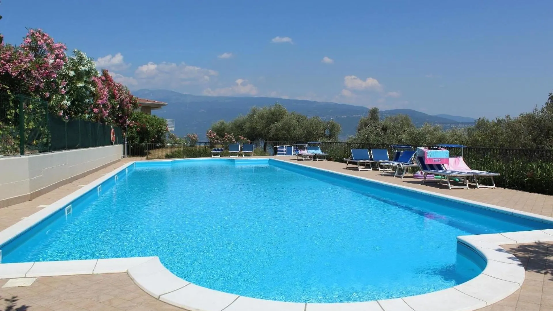 Ganzes Apartment In Toscolano-Maderno Mit Privatparkplatz Und Seeblick Italy